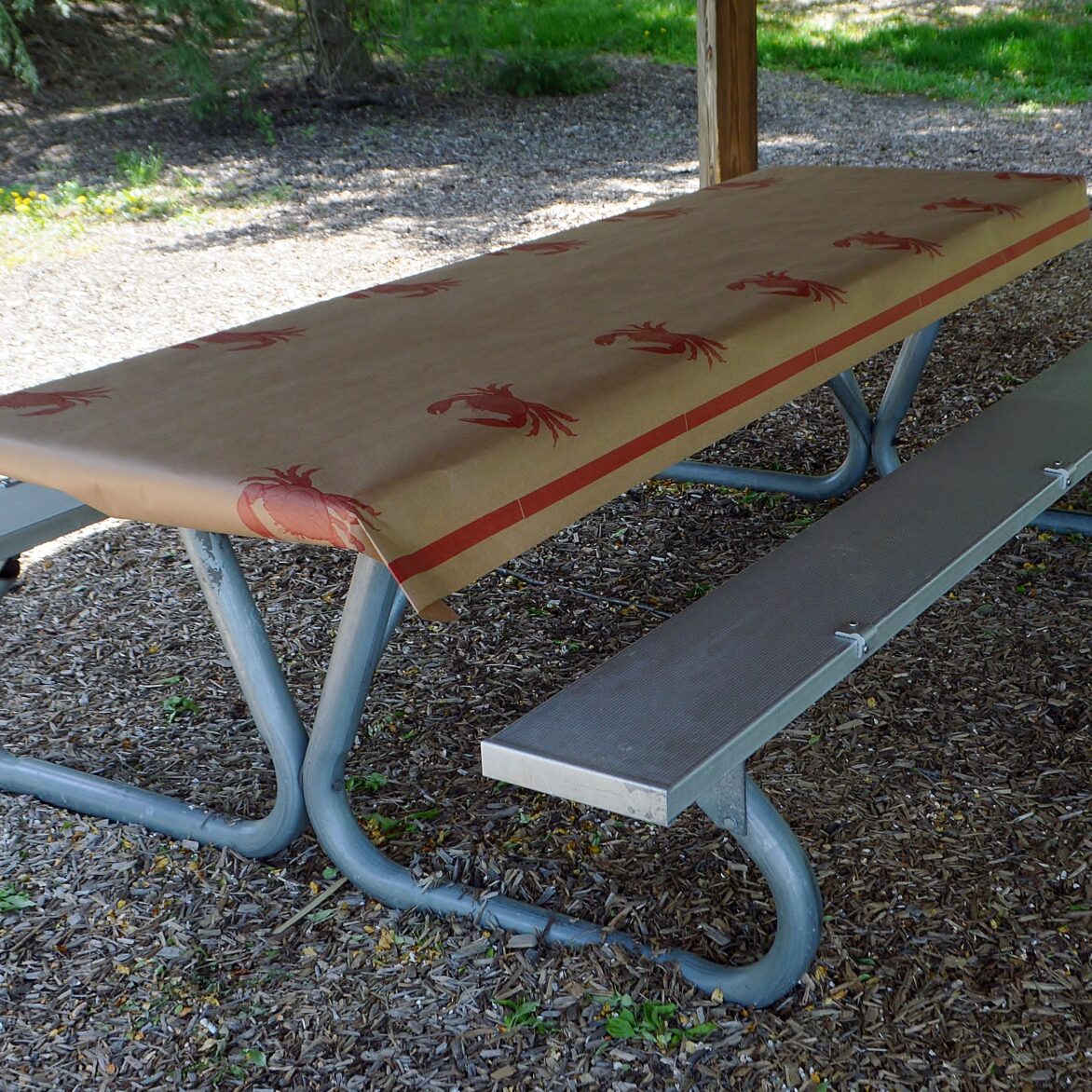 Crab print paper table covers